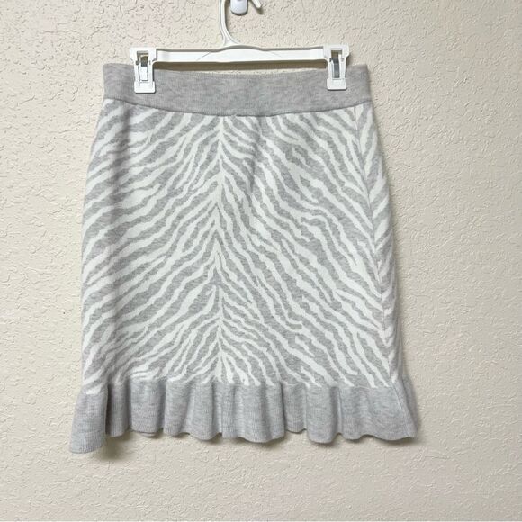 NWT Anthropologie Dolan Left Coast Zebra Ruffled Knit Skirt Wool White Gray Sz M - Picture 3 of 7